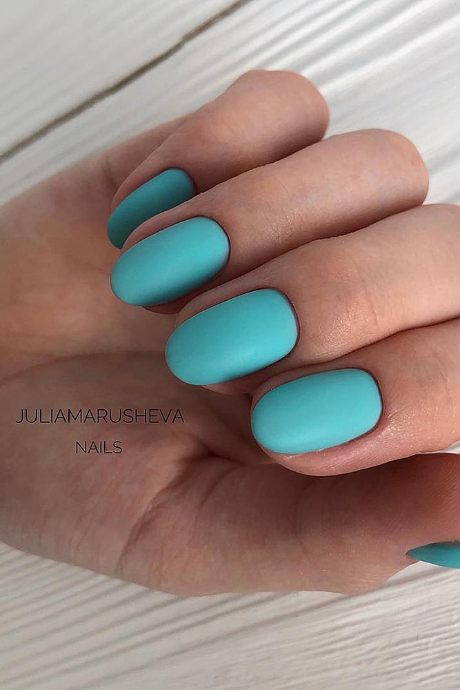 матовый маникюр бирюза