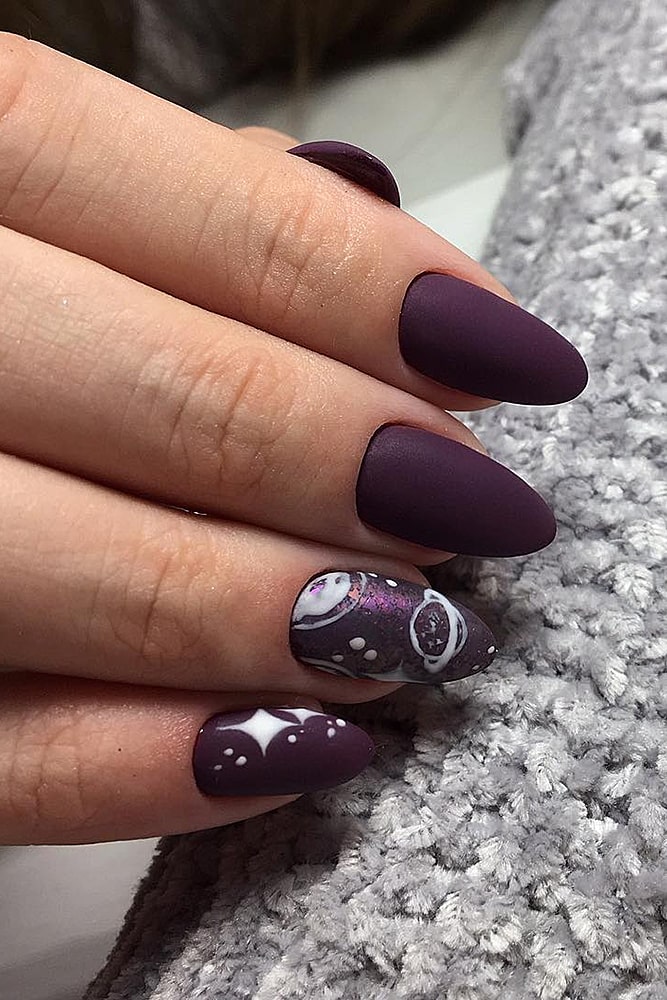 матовый маникюр бордо космос