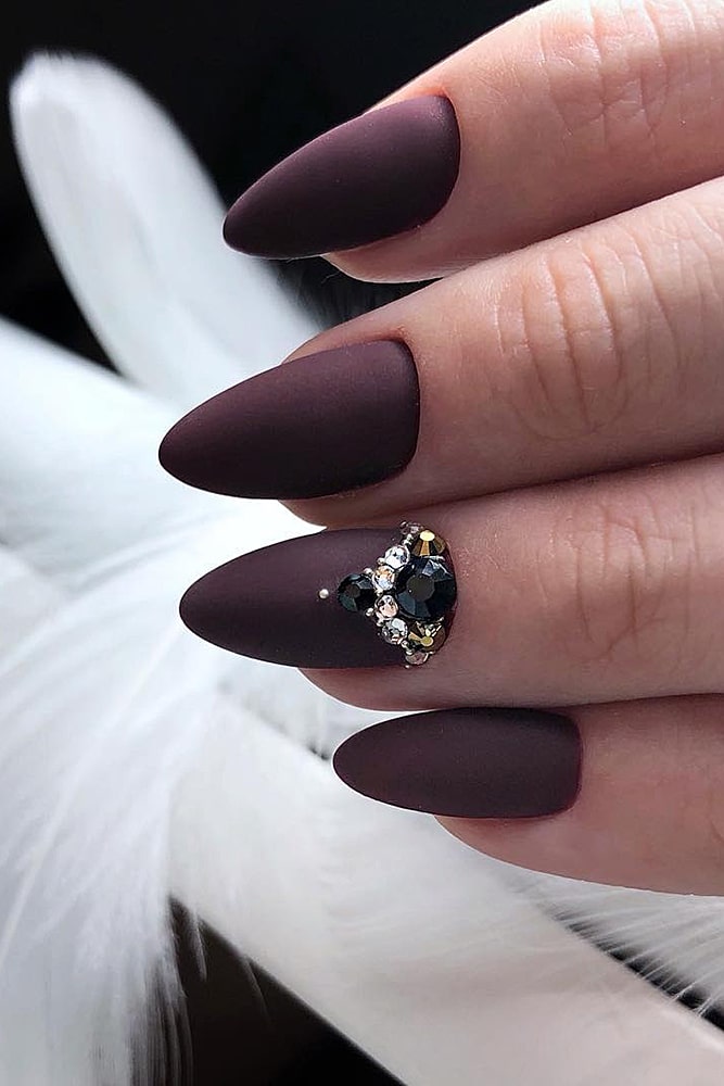 матовый маникюр винный