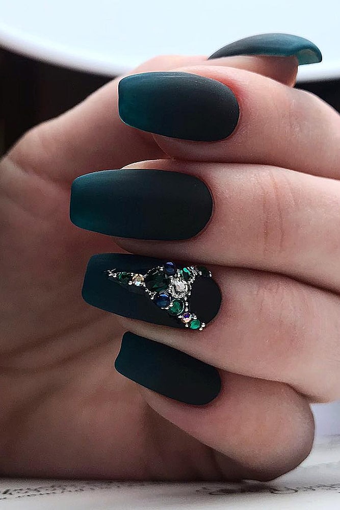 матовый маникюр зеленый