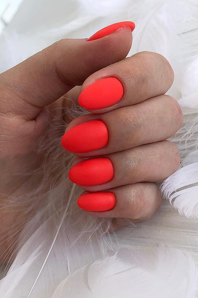 матовый маникюр коралл