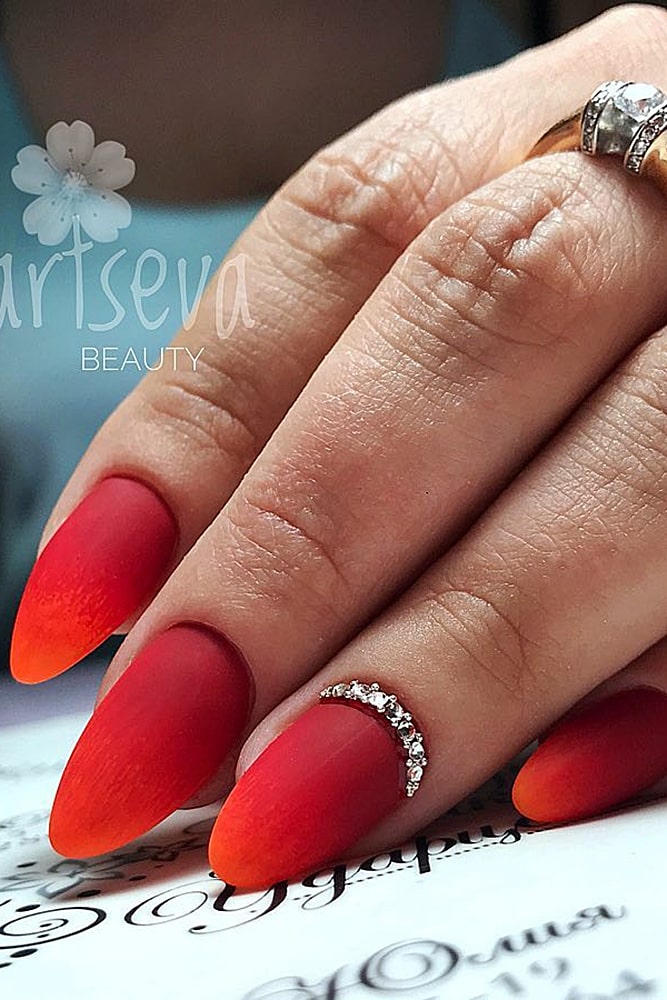 матовый маникюр красный градиент