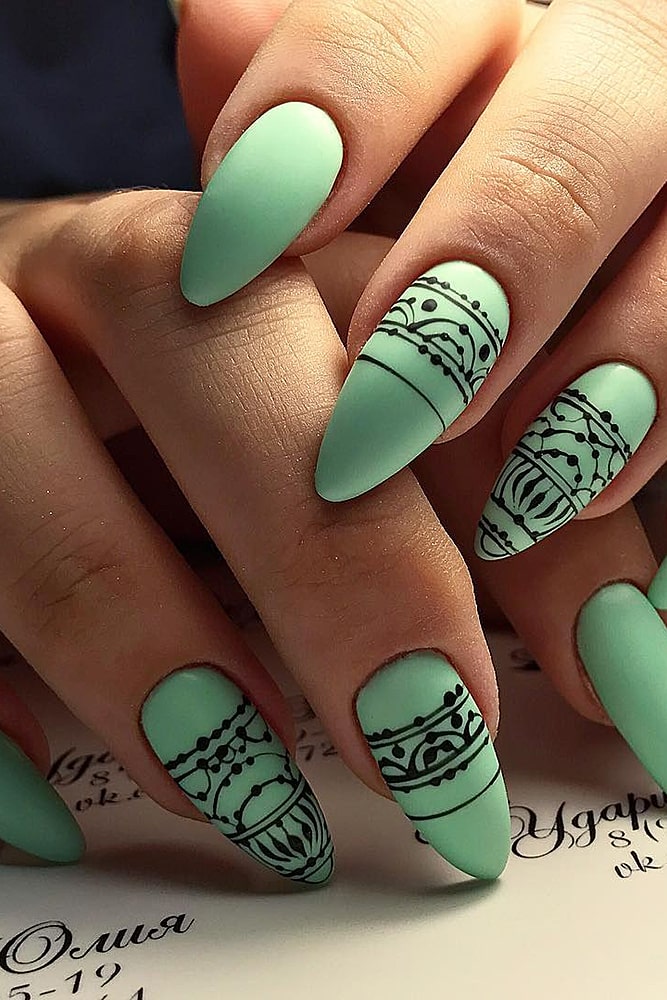 матовый маникюр салат