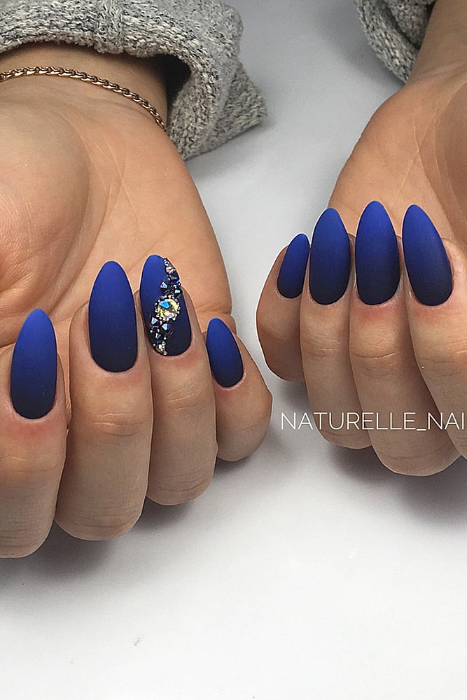 матовый маникюр синий