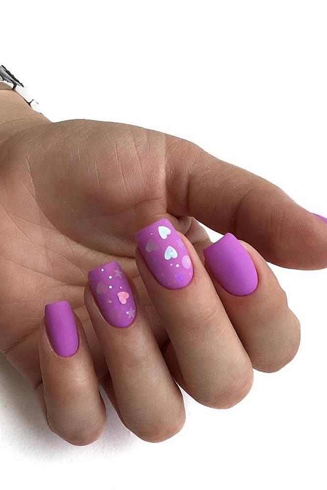 матовый маникюр сирень сердечки