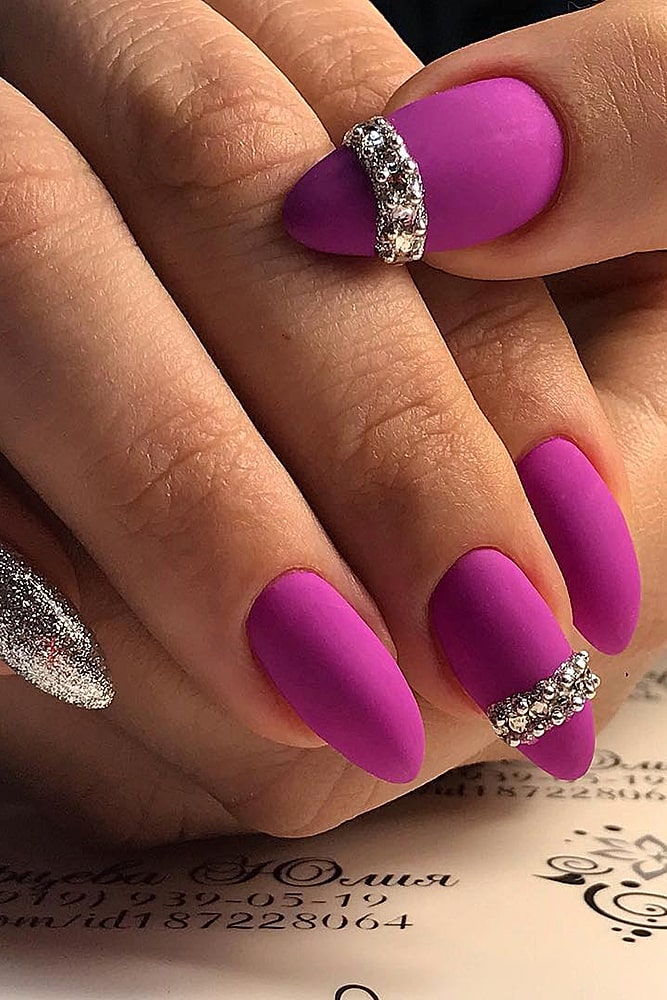 матовый маникюр фуксия