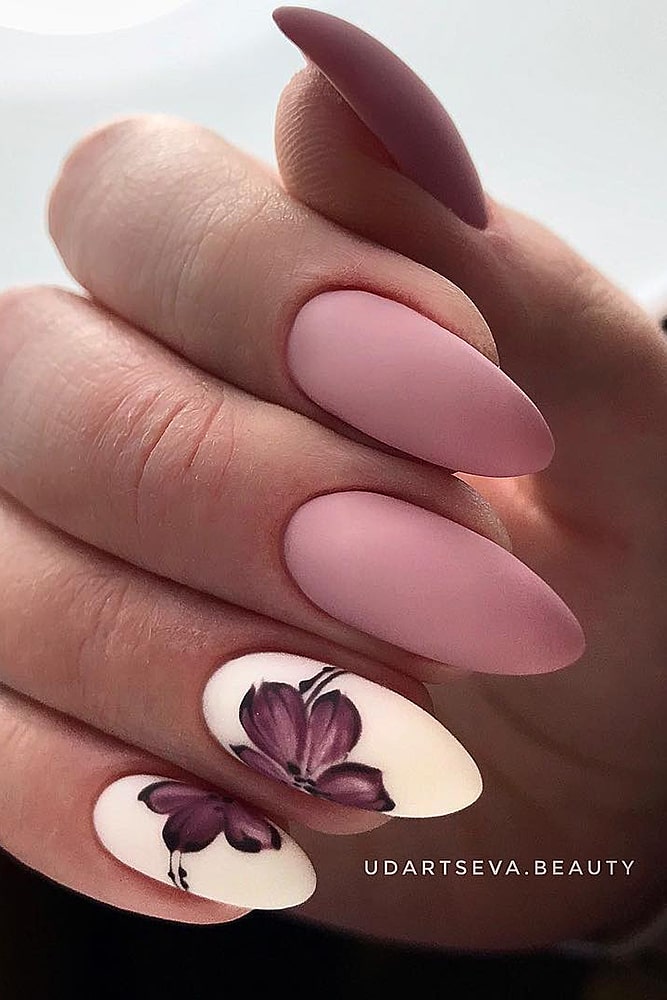 матовый маникюр цветы
