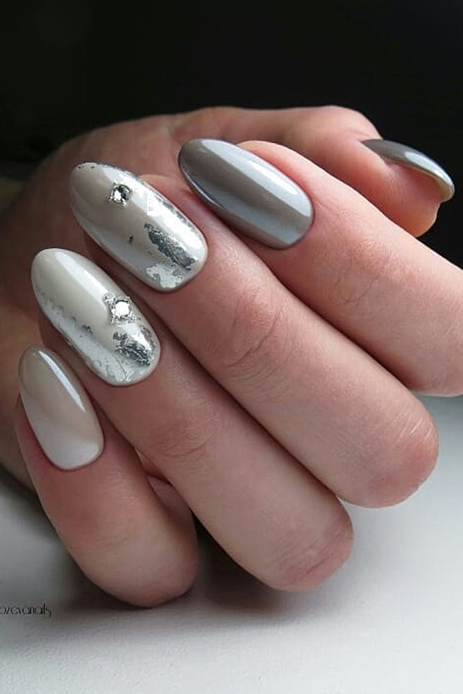 маникюр с фольгой