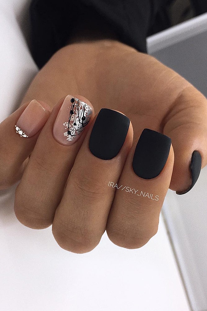 маникюр с фольгой