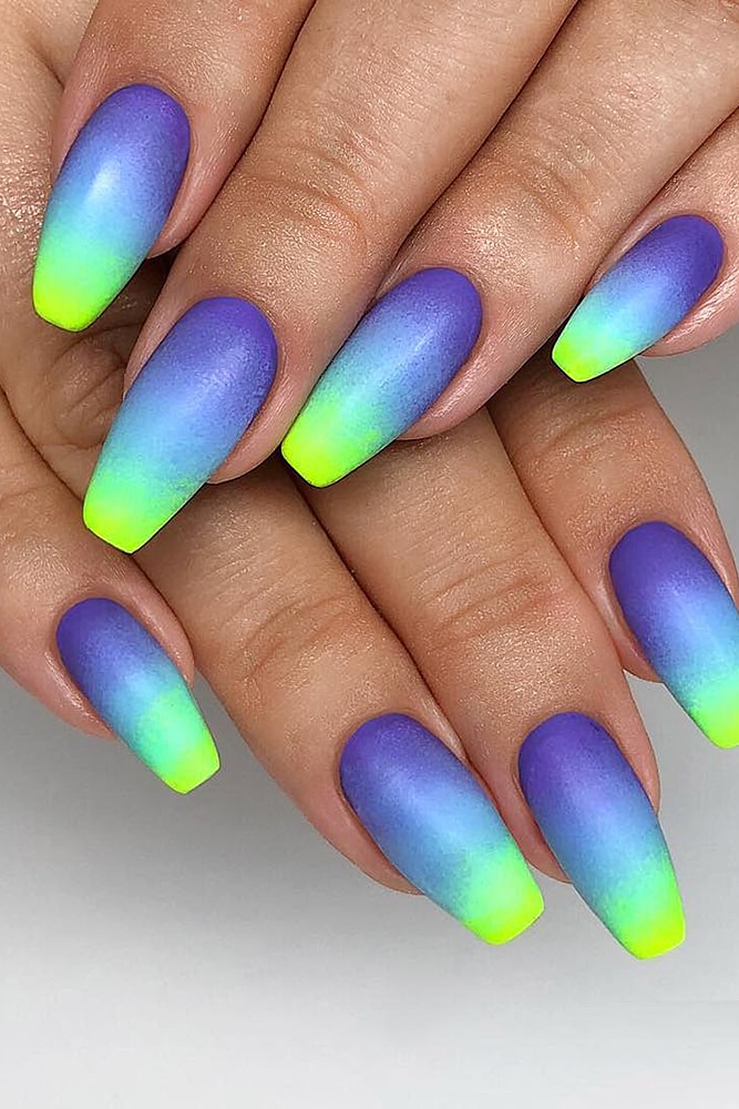 модный маникюр градиент сирень