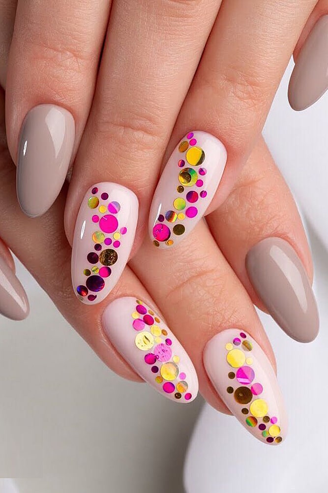 модный маникюр круглый декор