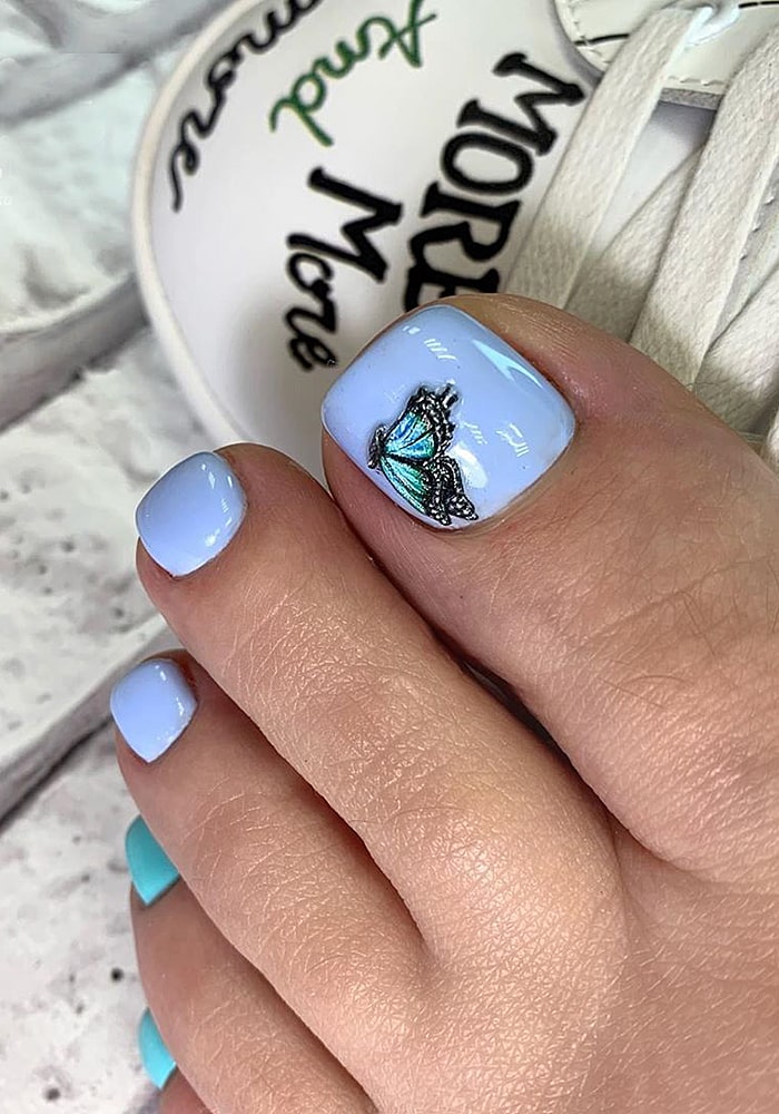 модный педикюр бабочка