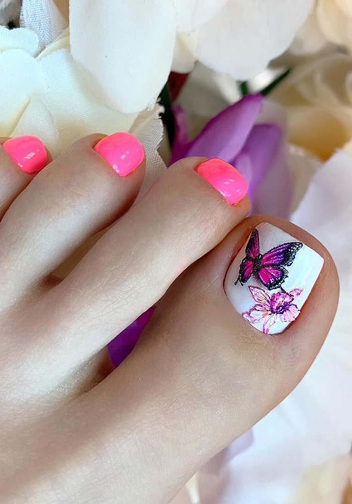 модный педикюр бабочки