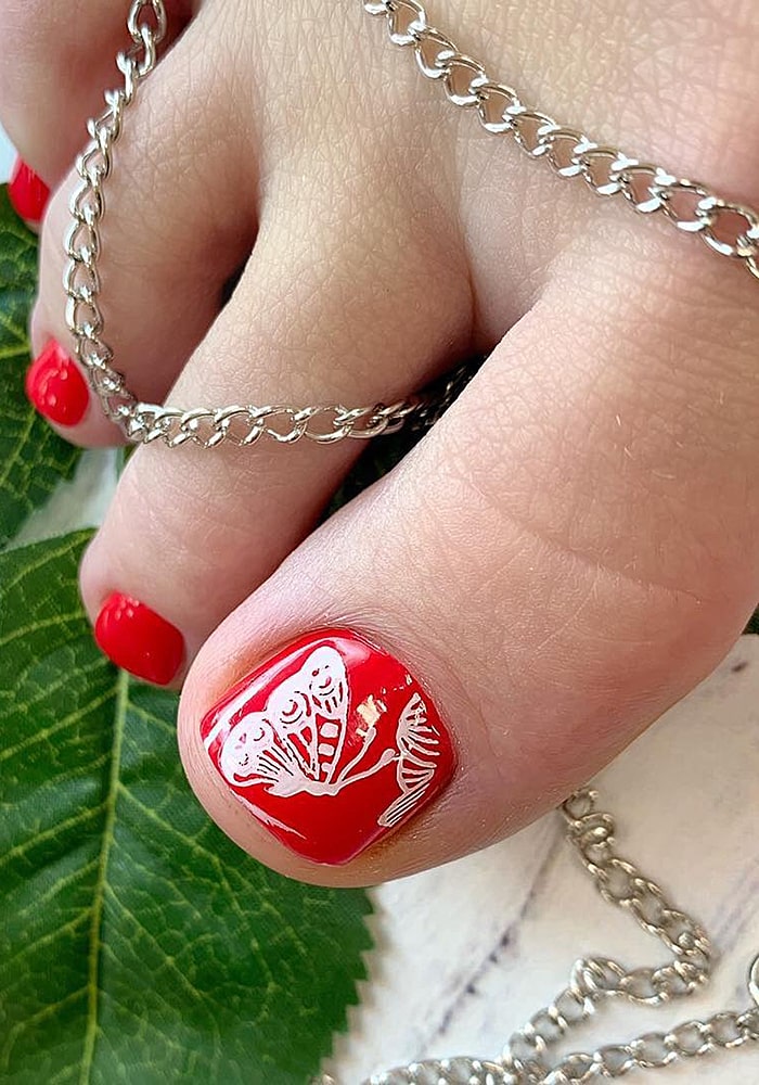 модный педикюр орнамент бабочка