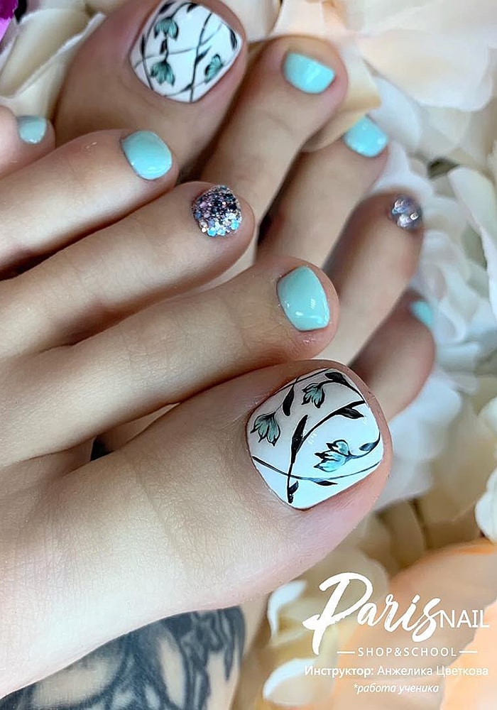модный педикюр пастель
