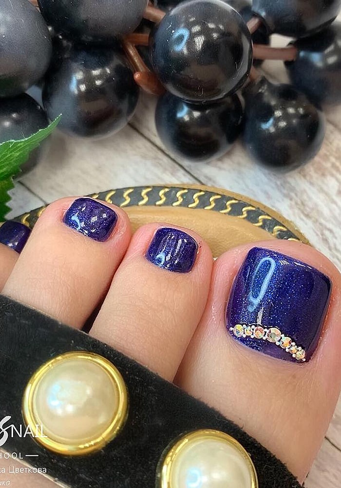 модный педикюр фиолет