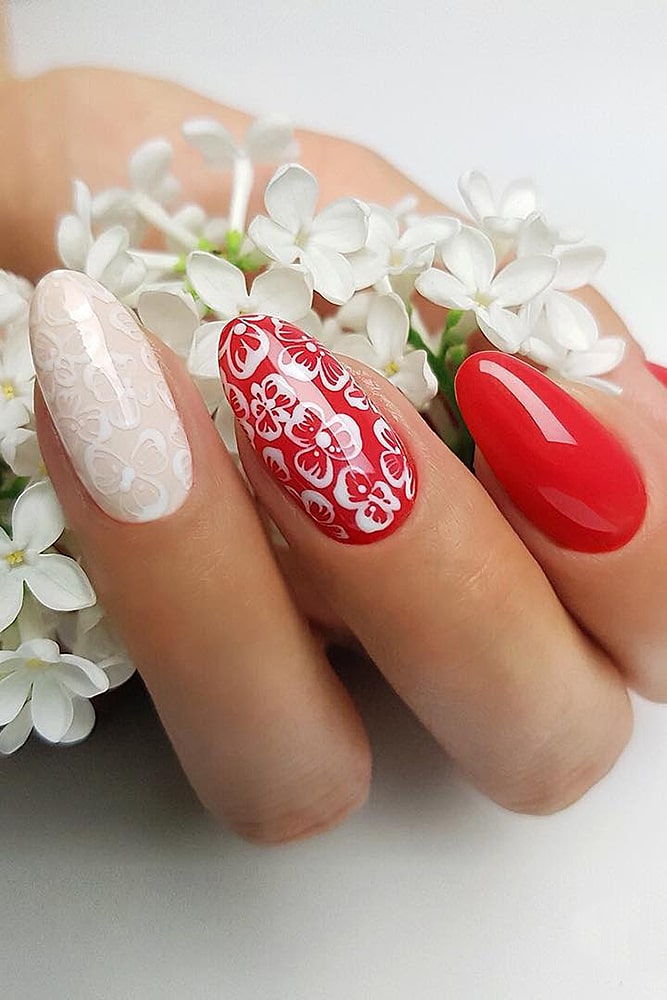 красивый маникюр алый