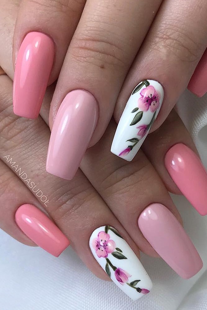 красивый маникюр коралл