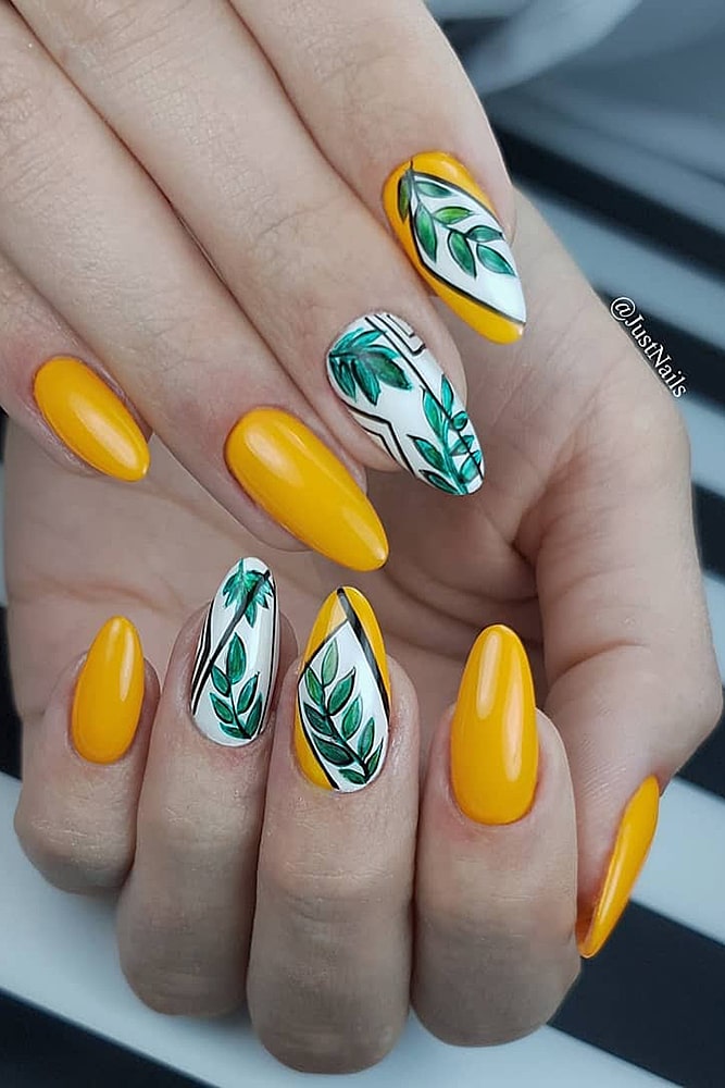 красивый маникюр листья