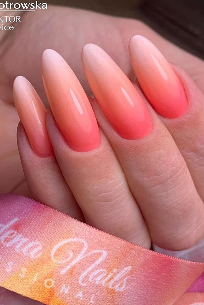 маникюр омбре коралл