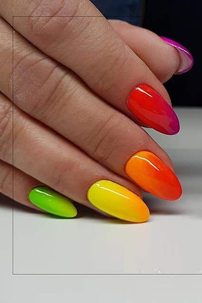 маникюр омбре яркий