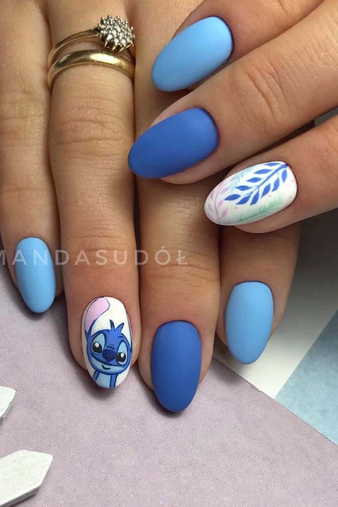 матовый маникюр голубой