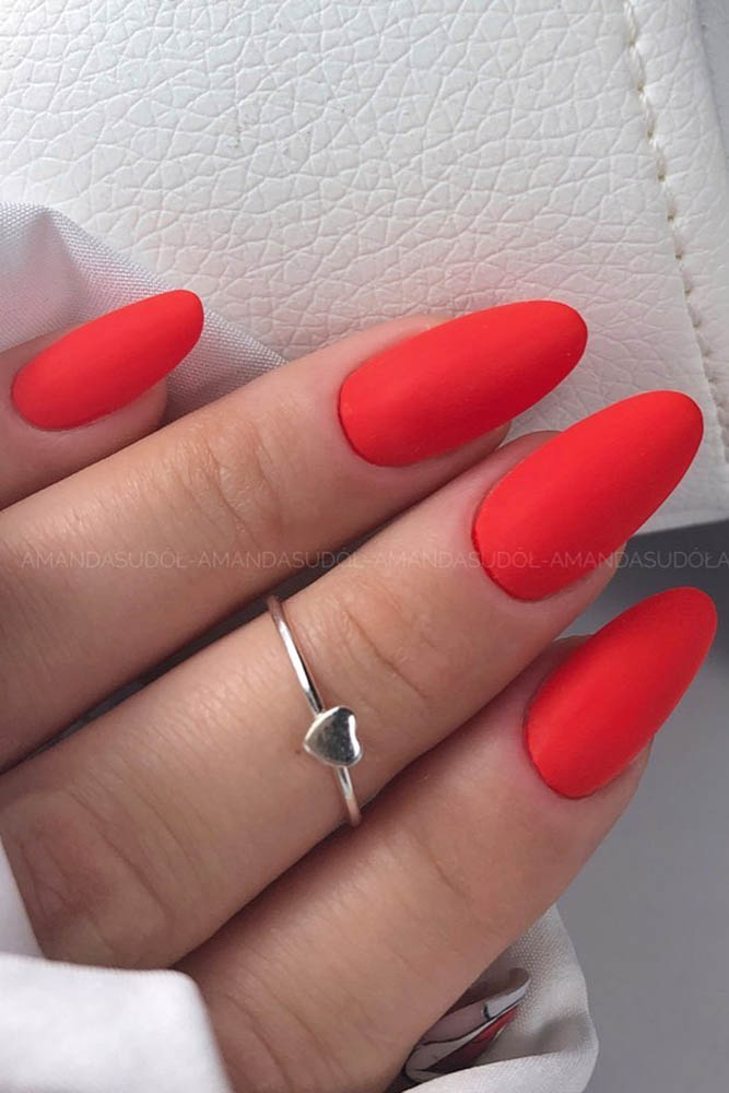 матовый маникюр красный