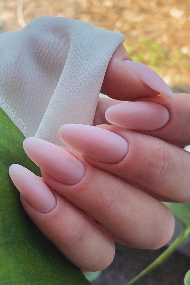 матовый маникюр телесный