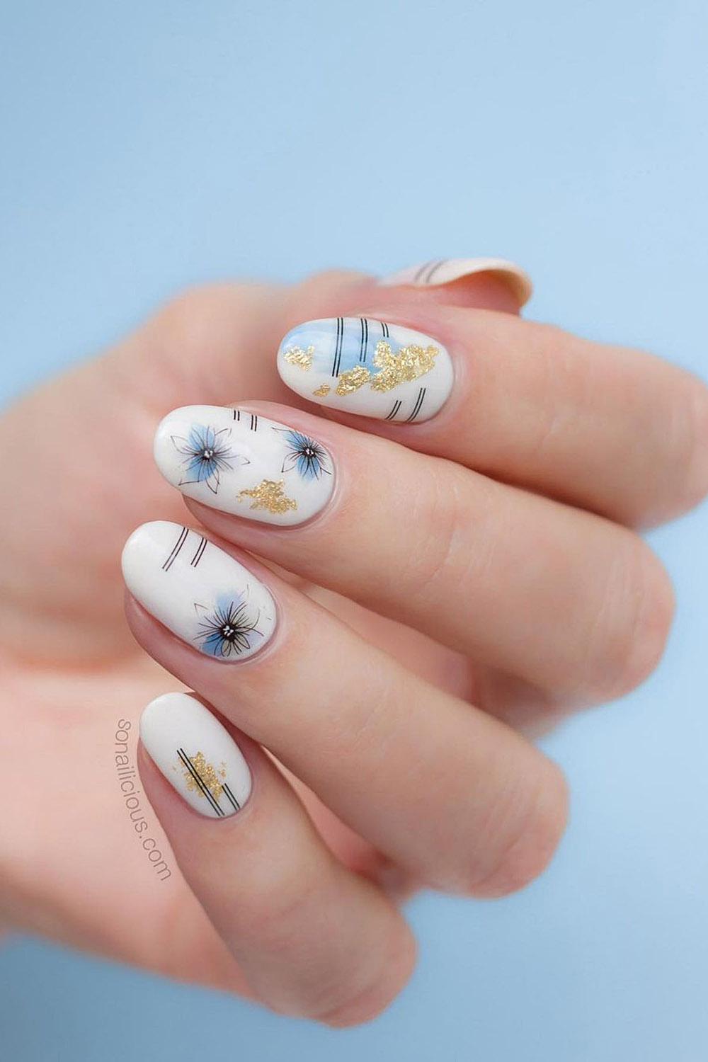 нежный маникюр цветочный маникюр минималистичный