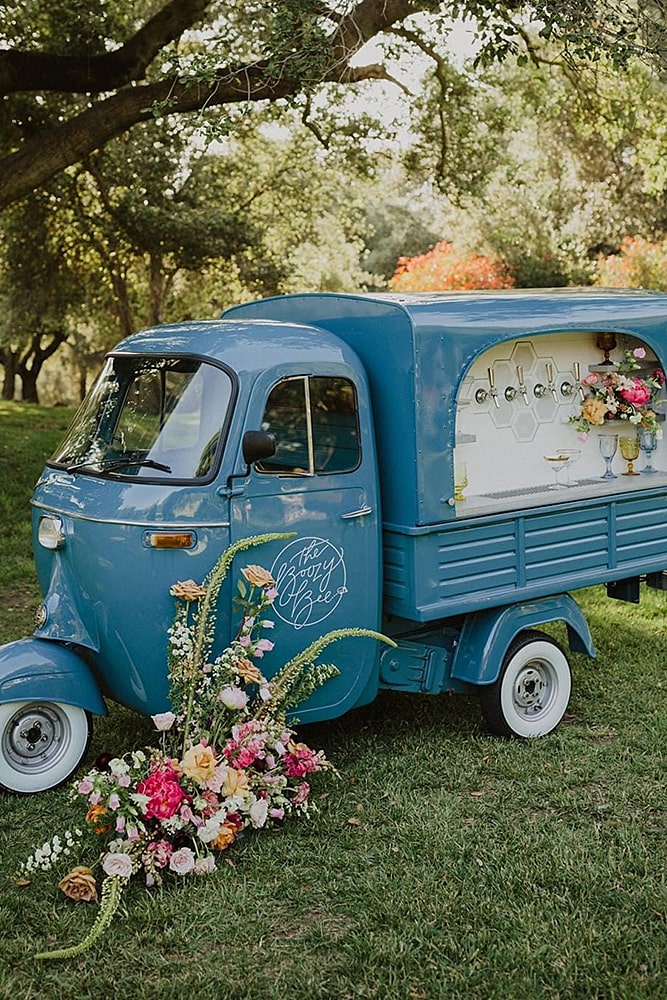 декор свадьбы фургончик бар