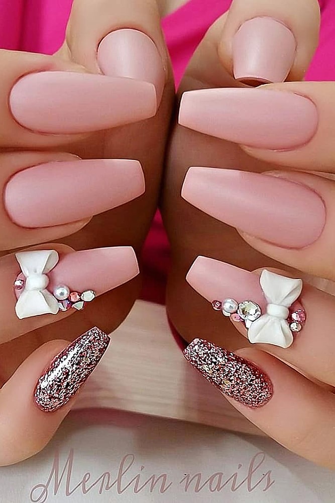 новогодний маникюр бант