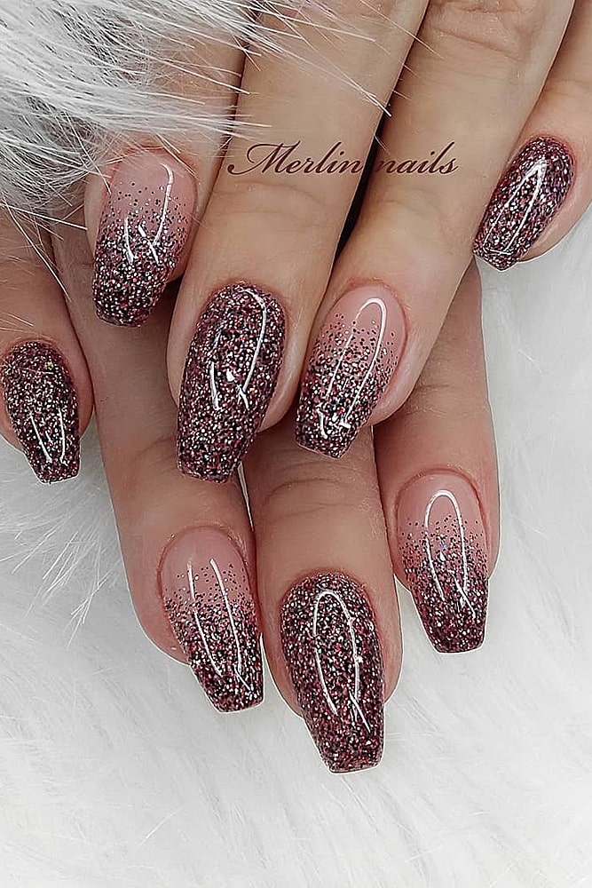 новогодний маникюр винный