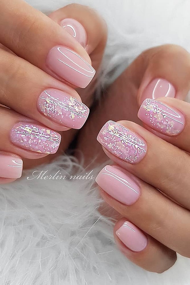 новогодний маникюр модный