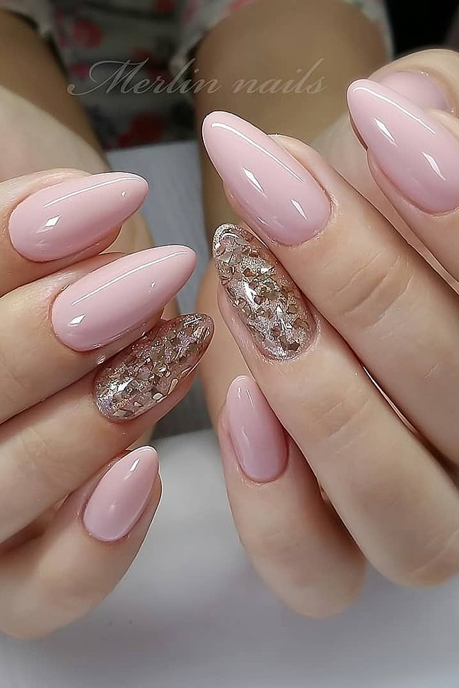 новогодний маникюр нежный блестки