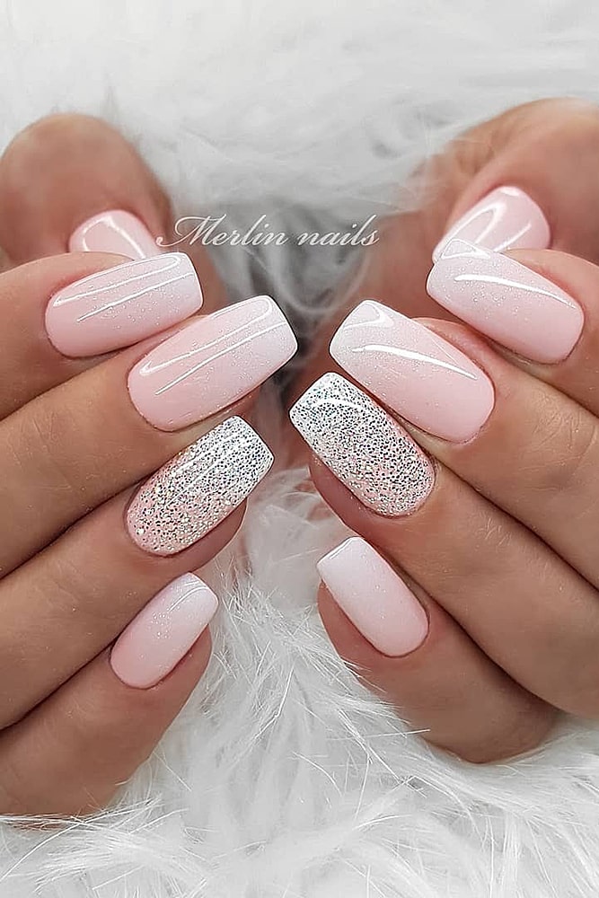 новогодний маникюр розовый