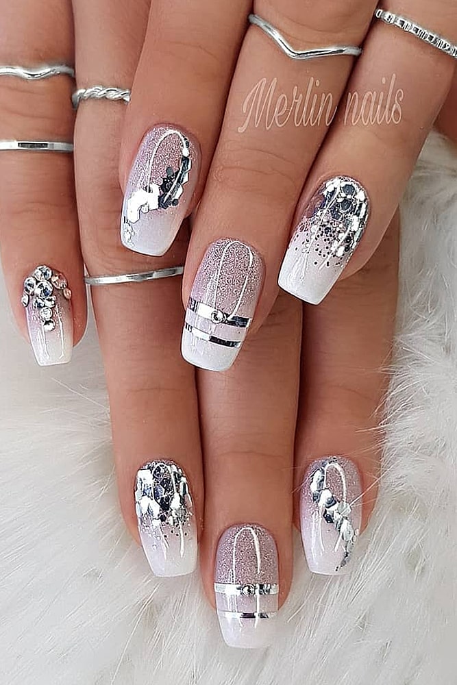 новогодний маникюр серебряные полосы