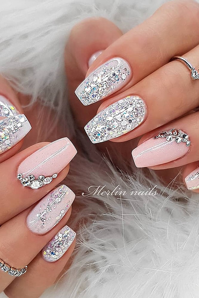 новогодний маникюр стразы