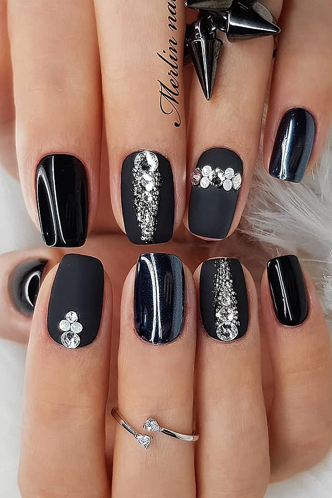 новогодний маникюр черный