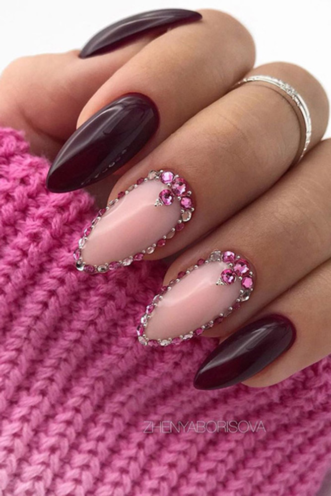 маникюр день святого валентина стразы