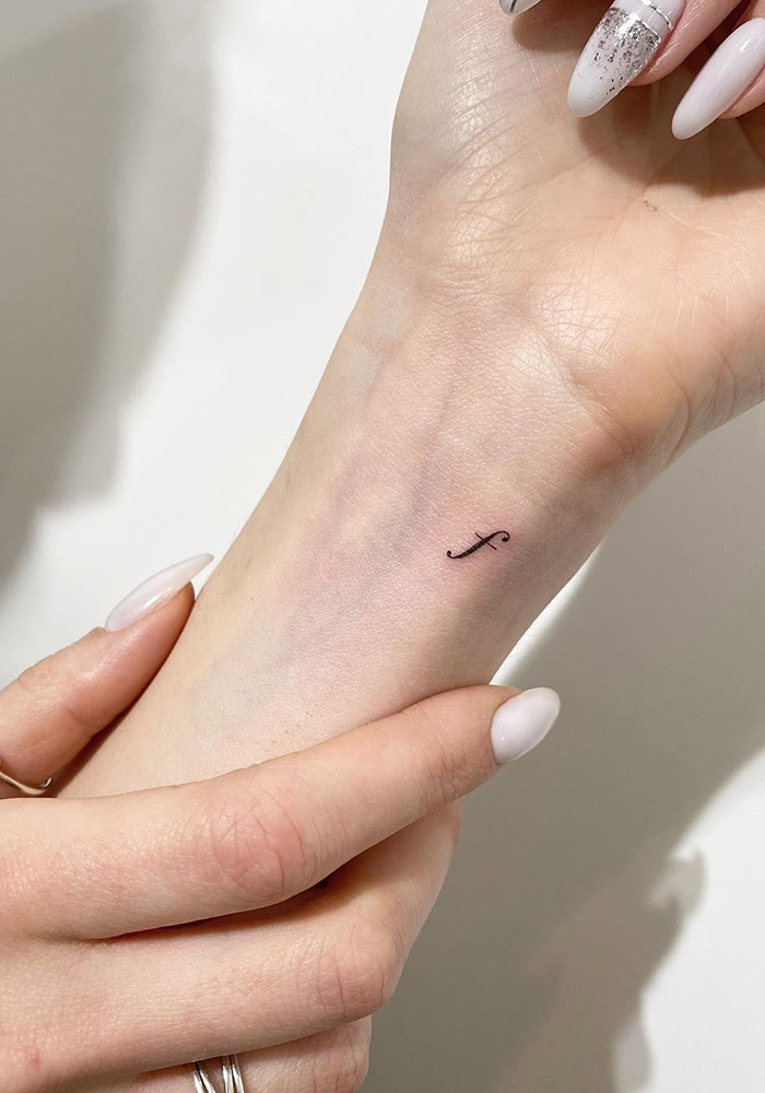 маленькие татуировки буква