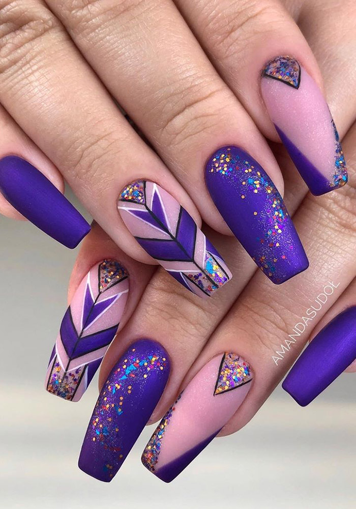 маникюр на 8 марта абстракция