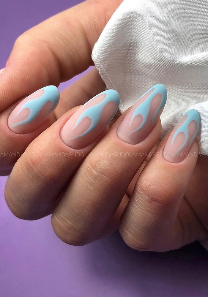 маникюр на 8 марта голубые