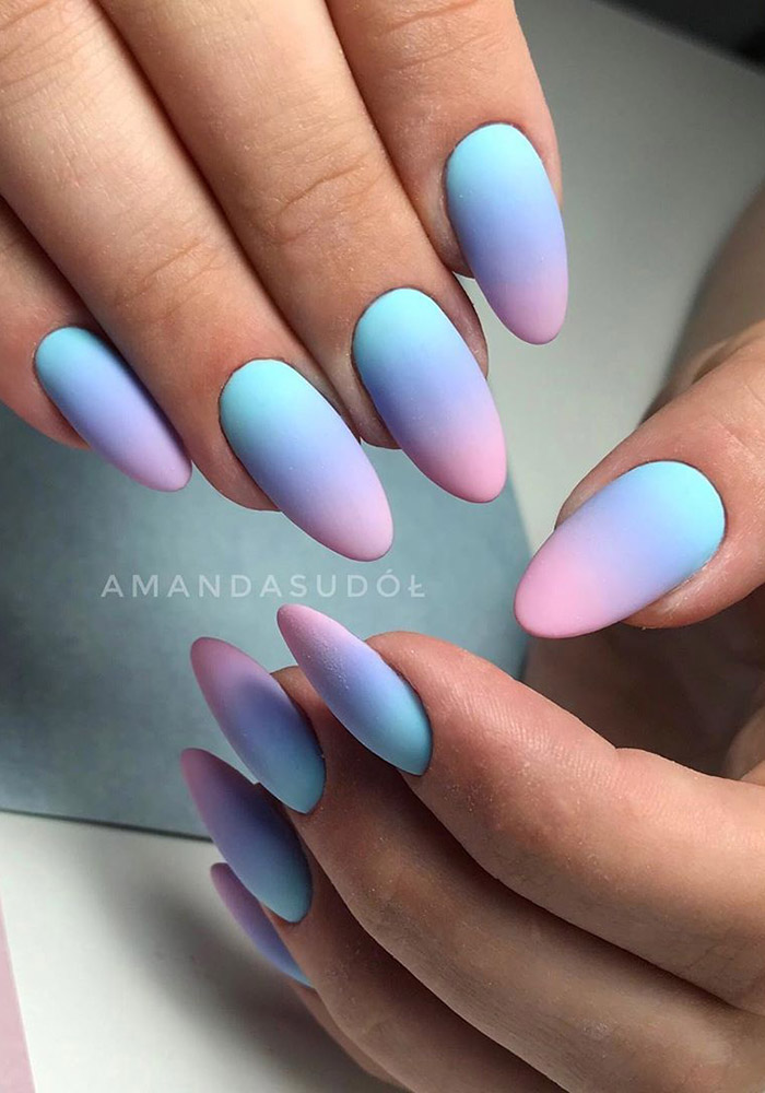 маникюр на 8 марта градиент