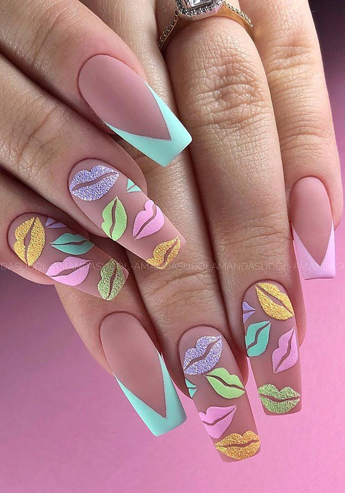 маникюр на 8 марта губки