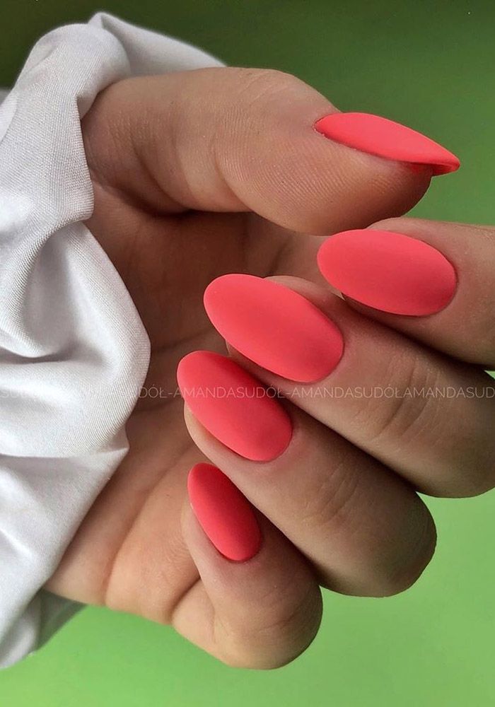 маникюр на 8 марта коралл