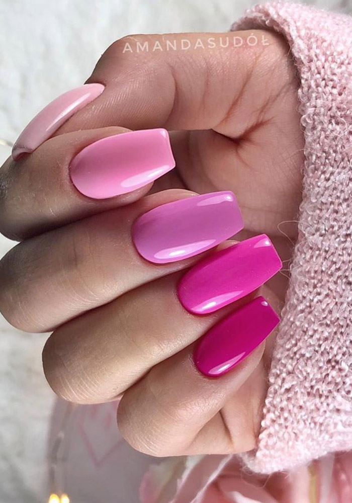 маникюр на 8 марта малиновый