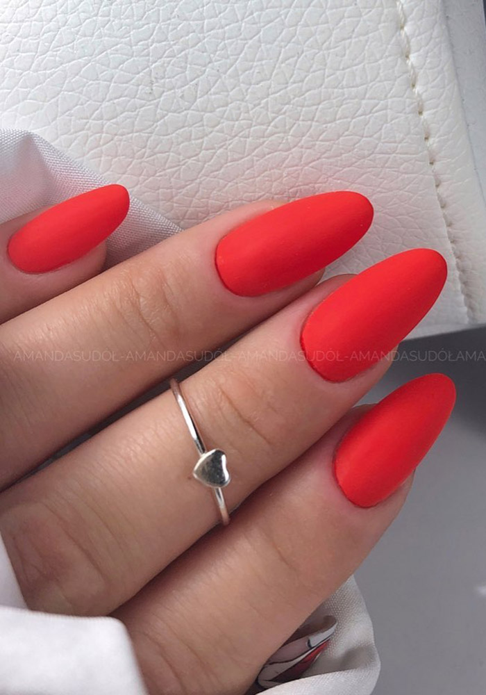 маникюр на 8 марта матовый коралл