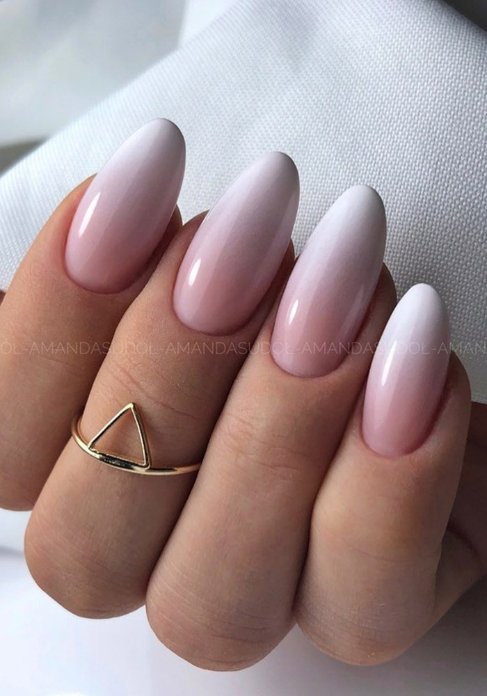 маникюр на 8 марта нежный