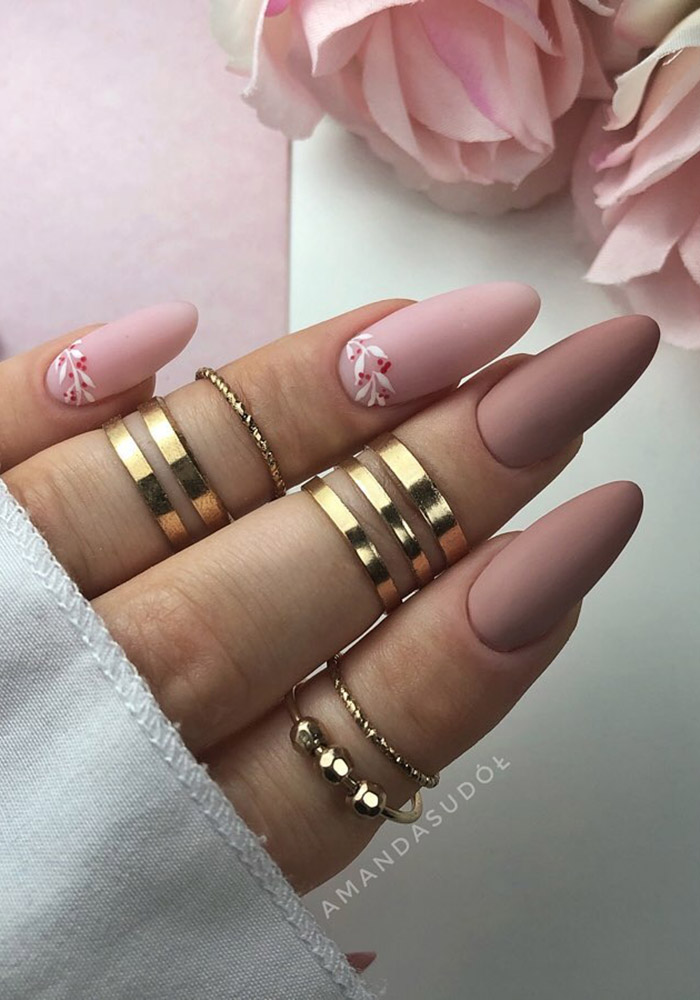 маникюр на 8 марта нюд