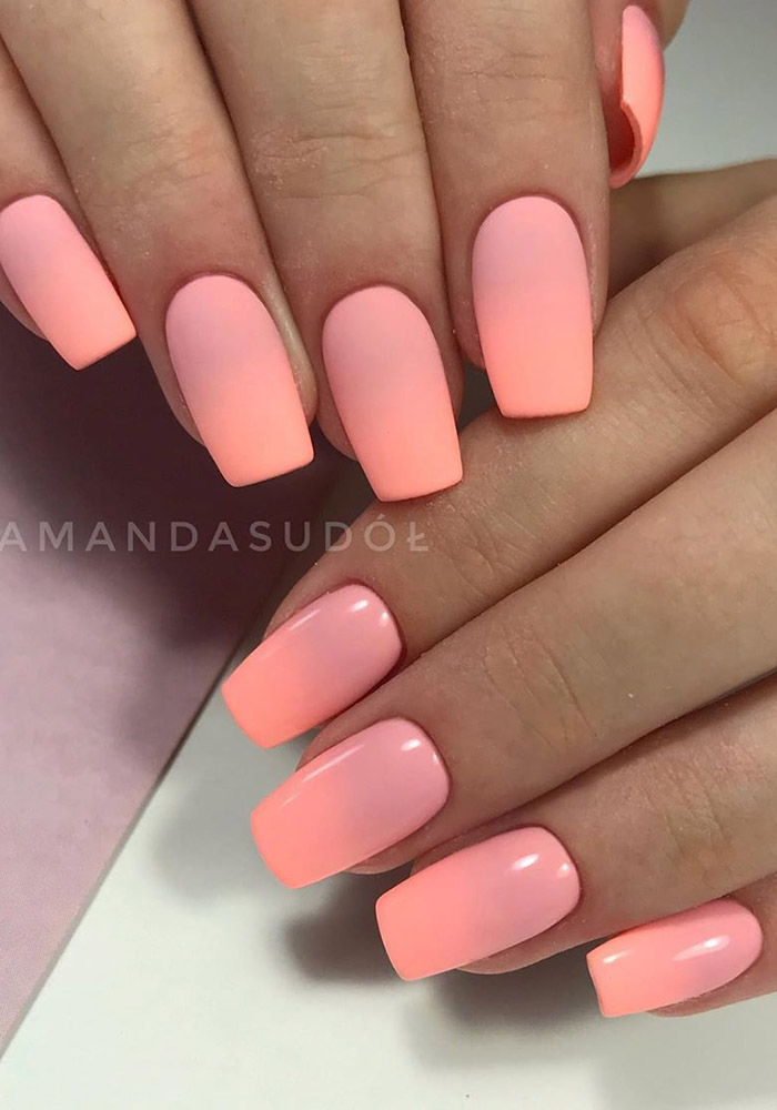 маникюр на 8 марта персик